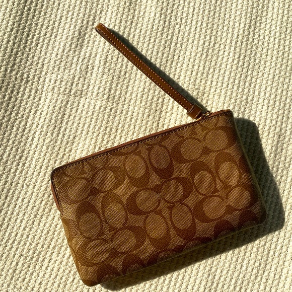 Coach Large Corner Zip Wristlet in Signature Canvas - Gold/Khaki - Picture 2 of 7